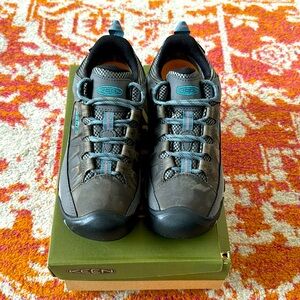 Keen Women’s Targhee III waterproof hiking shoes Size 8.5